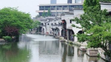 一个女人拉黑了她喜欢的男人，男人怀疑她和别的男人有事，那在拉黑这段时间，被怀疑到男人追女人能成功吗游戏画面